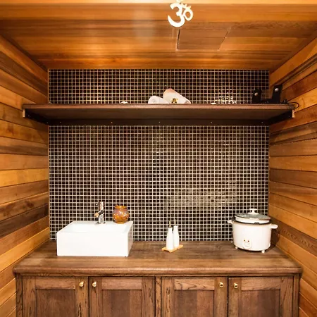 Langley Tango Hotel 3*